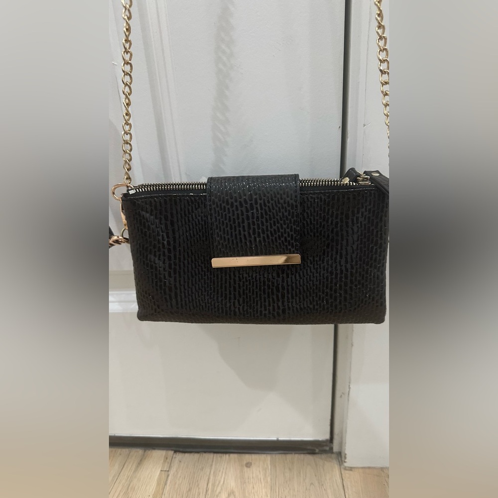 Like New Olivia Miller Black Textured Clutch with Gold Chain